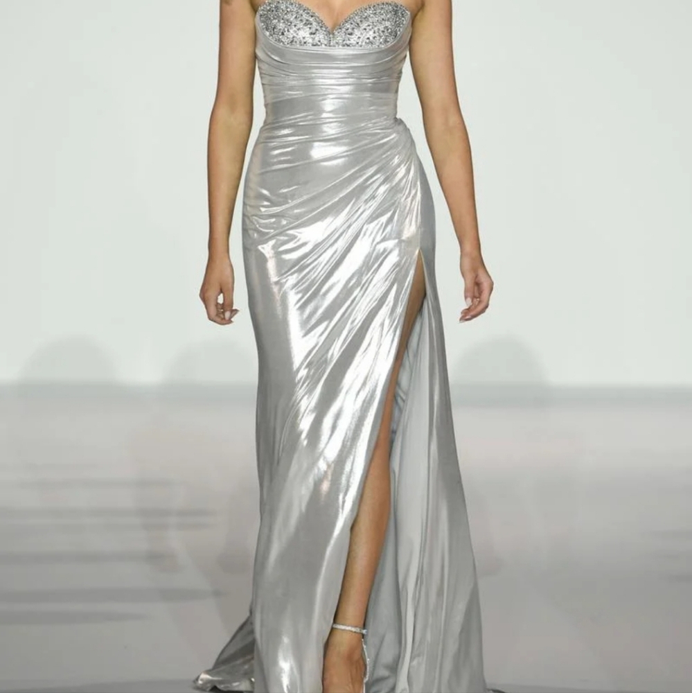 Sherri Hill size 4 Metallic Lamé Long Dress 56061